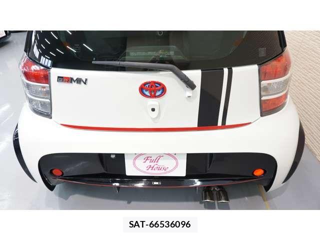 Toyota IQ 2009-12 8036084-16