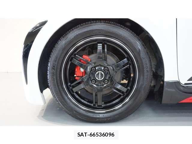Toyota IQ 2009-12 8036084-19
