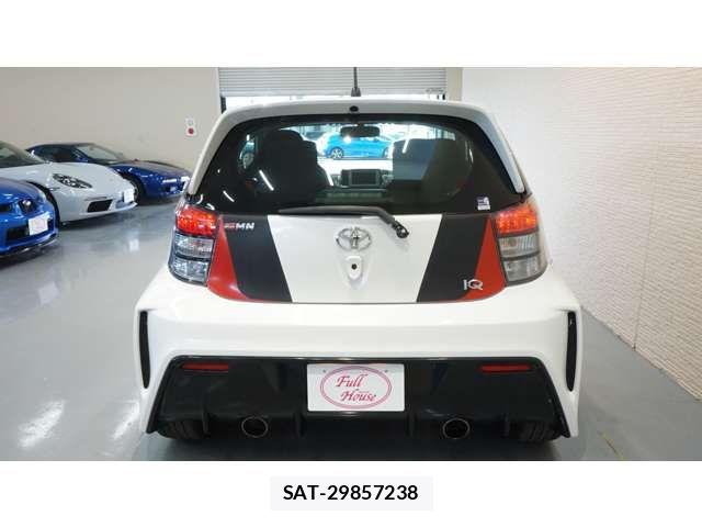 Toyota IQ 2012-11 8036083-11