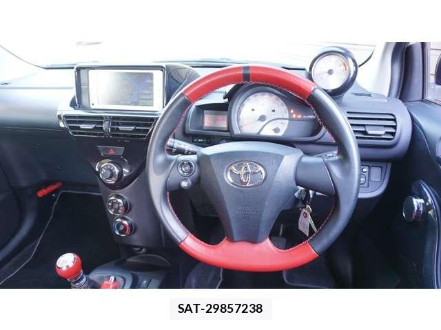 Toyota IQ 2012-11 8036083-17