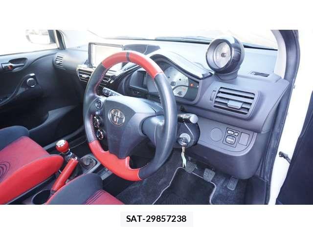 Toyota IQ 2012-11 8036083-18