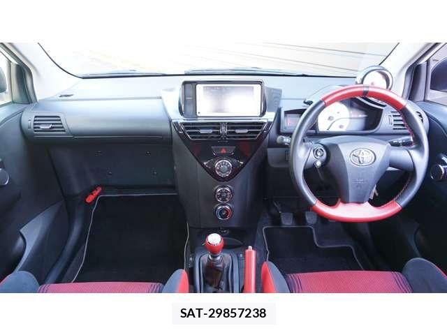 Toyota IQ 2012-11 8036083-1