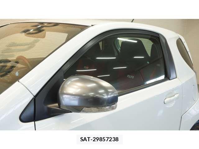 Toyota IQ 2012-11 8036083-2