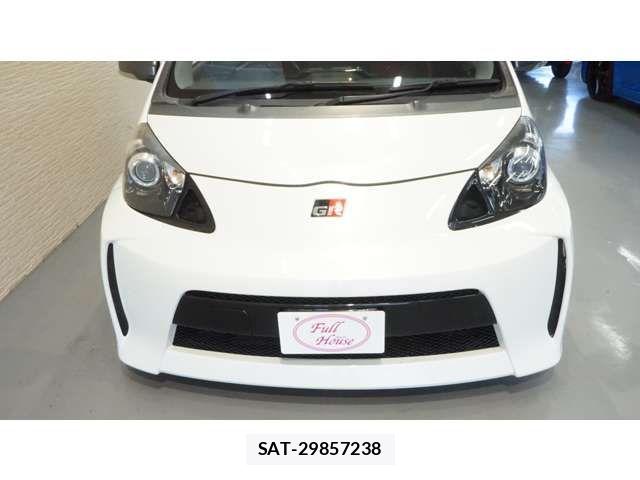 Toyota IQ 2012-11 8036083-4