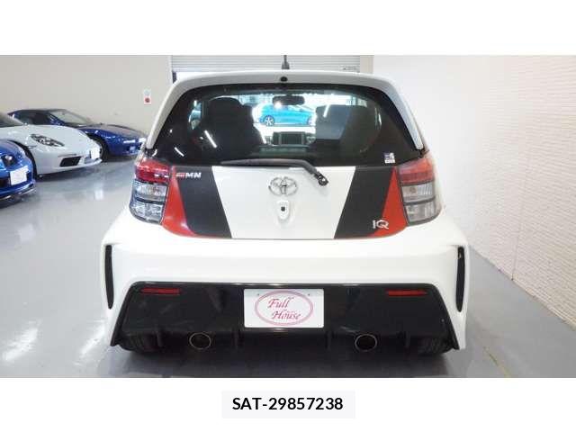 Toyota IQ 2012-11 8036083-7
