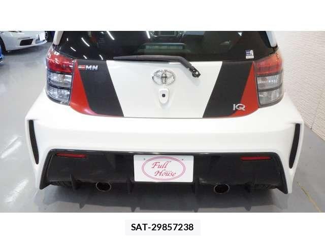 Toyota IQ 2012-11 8036083-8