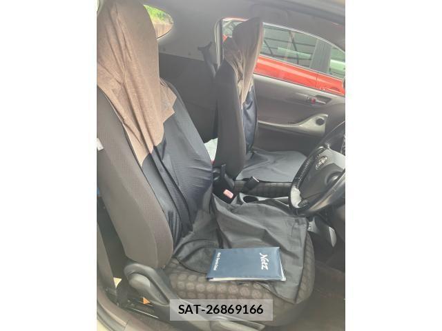 Toyota IQ 2009-01 8036085-12