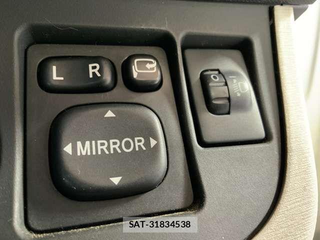 Toyota IQ 2014-05 8074120-17