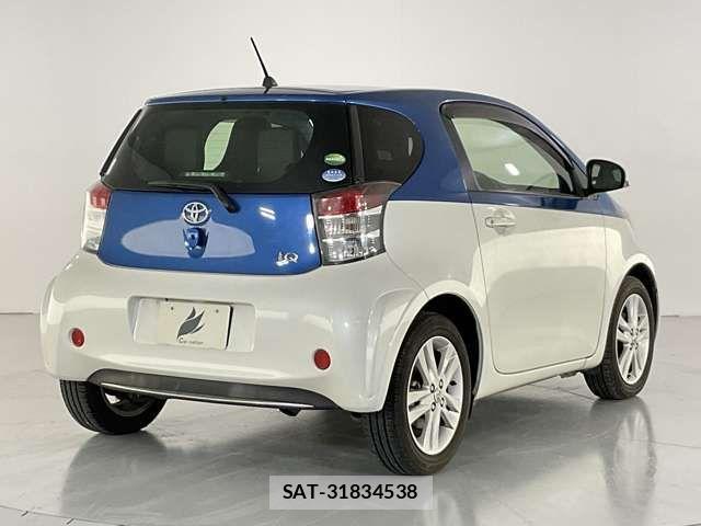 Toyota IQ 2014-05 8074120-5