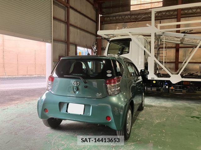 Toyota IQ 2009-02 8207977-5