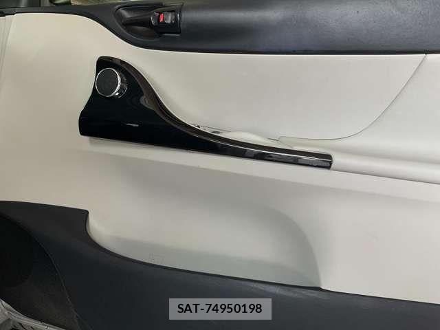 Toyota IQ 2012-08 8245483-15