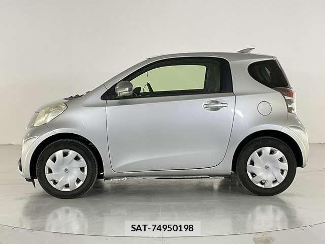 Toyota IQ 2012-08 8245483-5