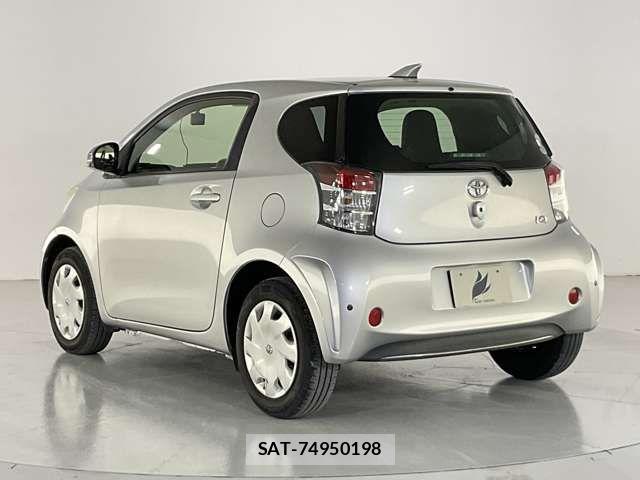 Toyota IQ 2012-08 8245483-6