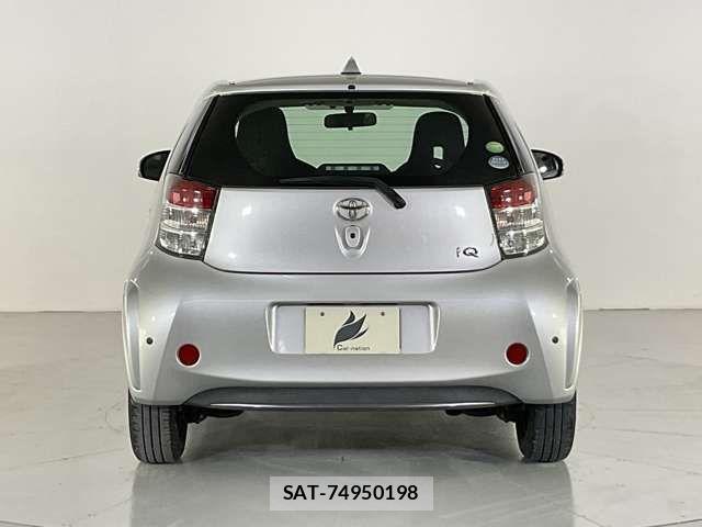 Toyota IQ 2012-08 8245483-7
