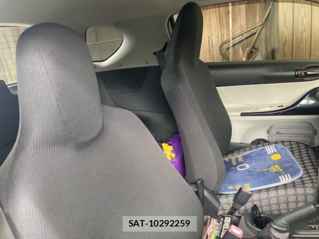 Toyota IQ 2013-09 8245484-12