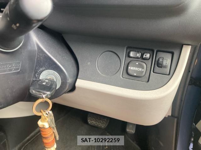 Toyota IQ 2013-09 8245484-14