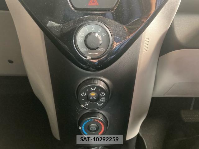 Toyota IQ 2013-09 8245484-17
