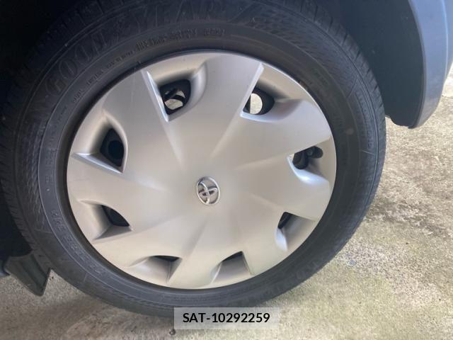 Toyota IQ 2013-09 8245484-7