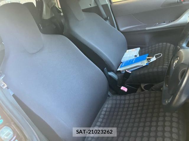 Toyota IQ 2009-11 8562222-12