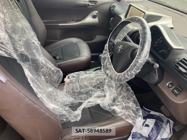 Toyota IQ 2009-09 8780635-11