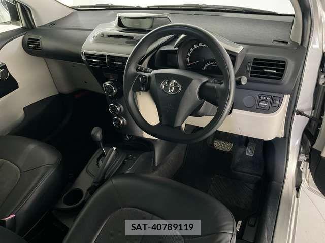 Toyota IQ 2013-08 8829574-1