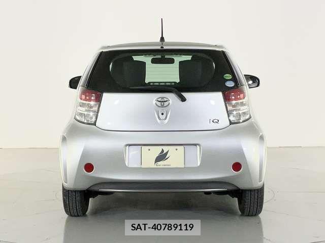 Toyota IQ 2013-08 8829574-7