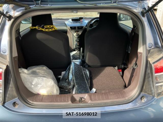Toyota IQ 2009-04 8849399-11