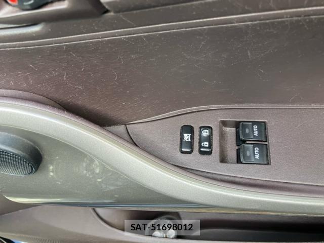 Toyota IQ 2009-04 8849399-14