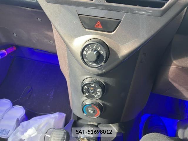 Toyota IQ 2009-04 8849399-16