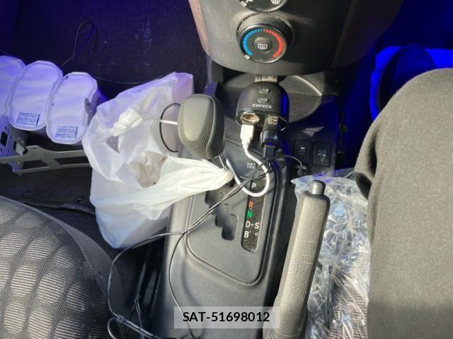 Toyota IQ 2009-04 8849399-17