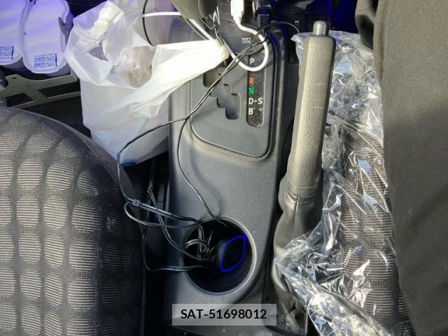 Toyota IQ 2009-04 8849399-18
