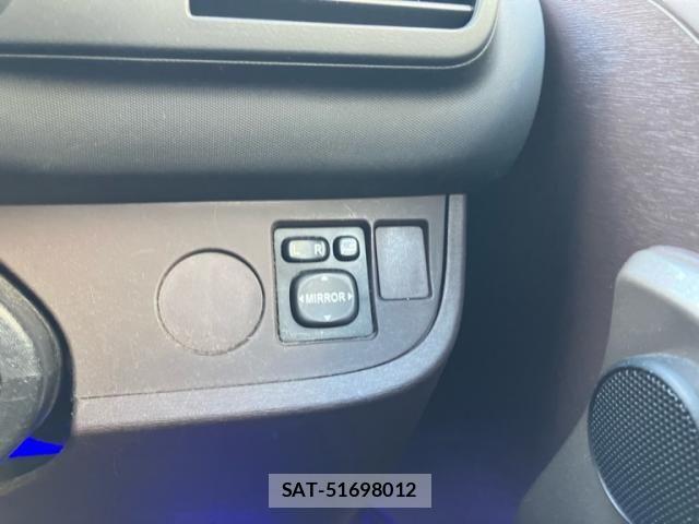 Toyota IQ 2009-04 8849399-20