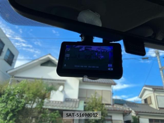 Toyota IQ 2009-04 8849399-21