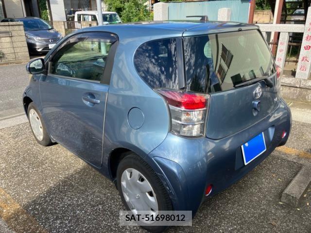 Toyota IQ 2009-04 8849399-3