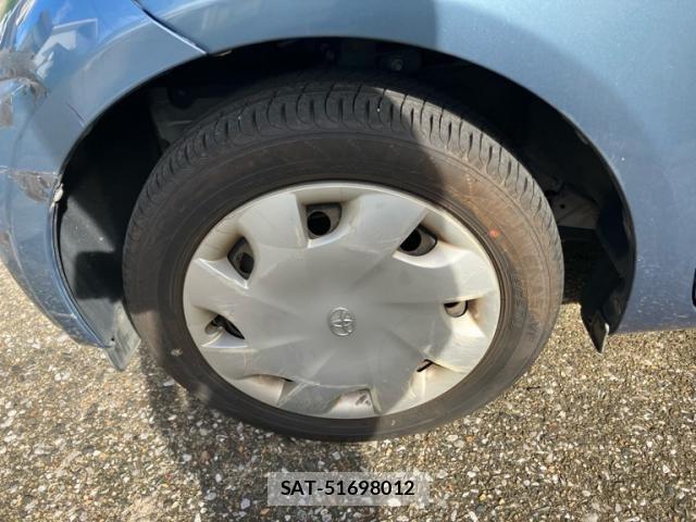 Toyota IQ 2009-04 8849399-5