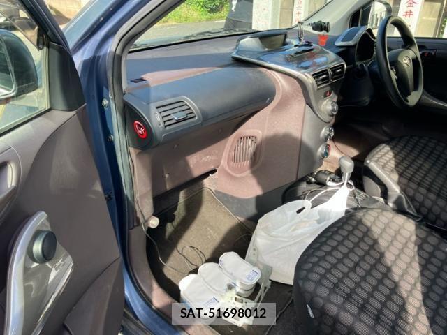 Toyota IQ 2009-04 8849399-7
