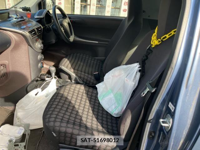 Toyota IQ 2009-04 8849399-8