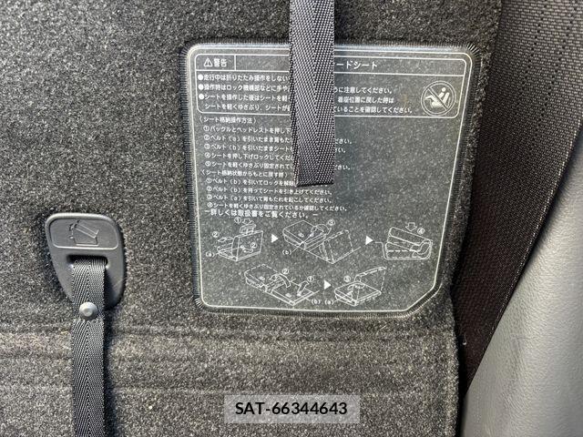 Toyota ISIS 2012-03 1421948-9