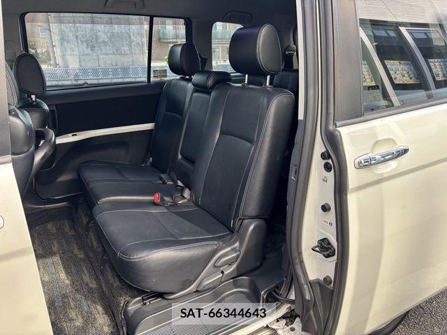 Toyota ISIS 2012-03 1421948-27