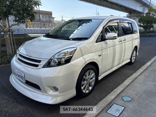 Toyota ISIS 2012-03 1421948-3