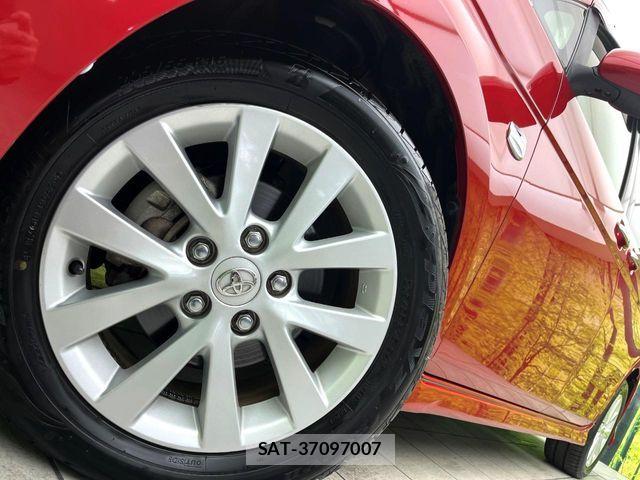 Toyota ISIS 2013-09 5869719-11