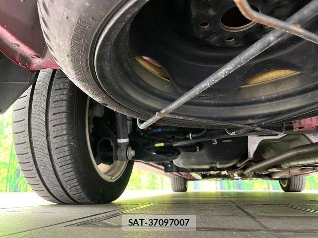 Toyota ISIS 2013-09 5869719-18