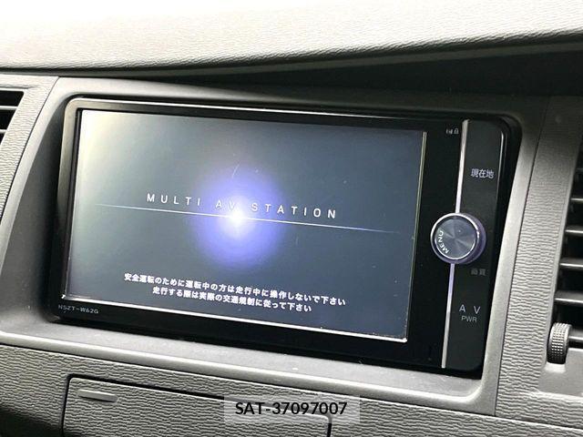 Toyota ISIS 2013-09 5869719-2
