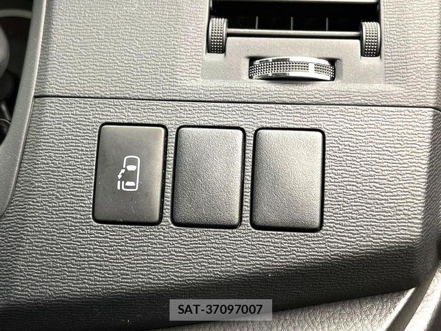 Toyota ISIS 2013-09 5869719-4