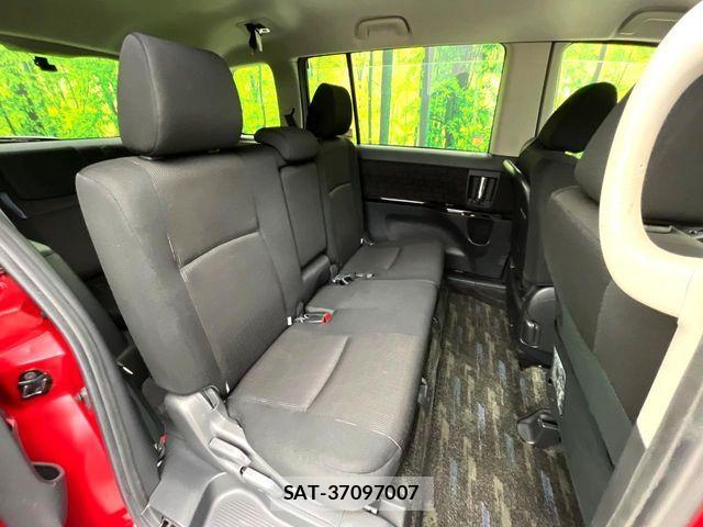 Toyota ISIS 2013-09 5869719-7