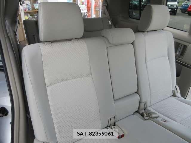 Toyota ISIS 2010-03 6612387-9