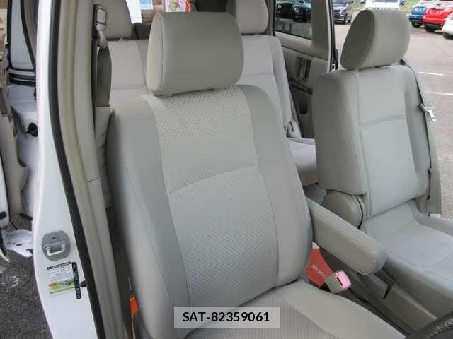 Toyota ISIS 2010-03 6612387-11