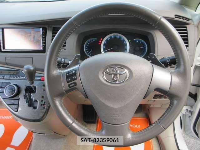 Toyota ISIS 2010-03 6612387-14