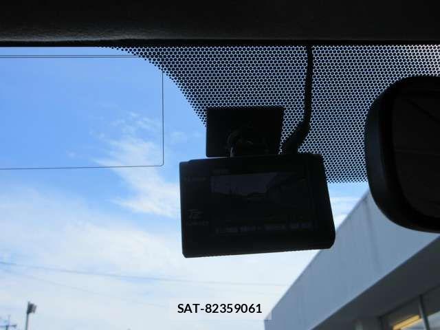 Toyota ISIS 2010-03 6612387-17