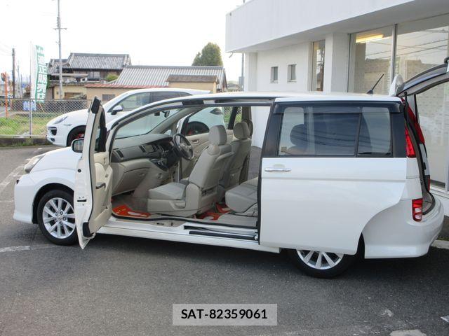 Toyota ISIS 2010-03 6612387-20